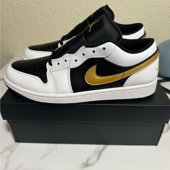 Nike Men's Air Jordan 1 Low Size 10.5 - Picture 1 of 6